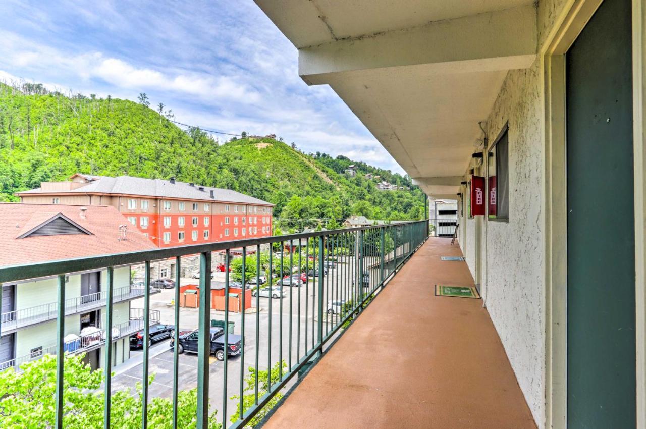 Condo With Balcony, Walk To Dtwn Gatlinburg Fun Εξωτερικό φωτογραφία